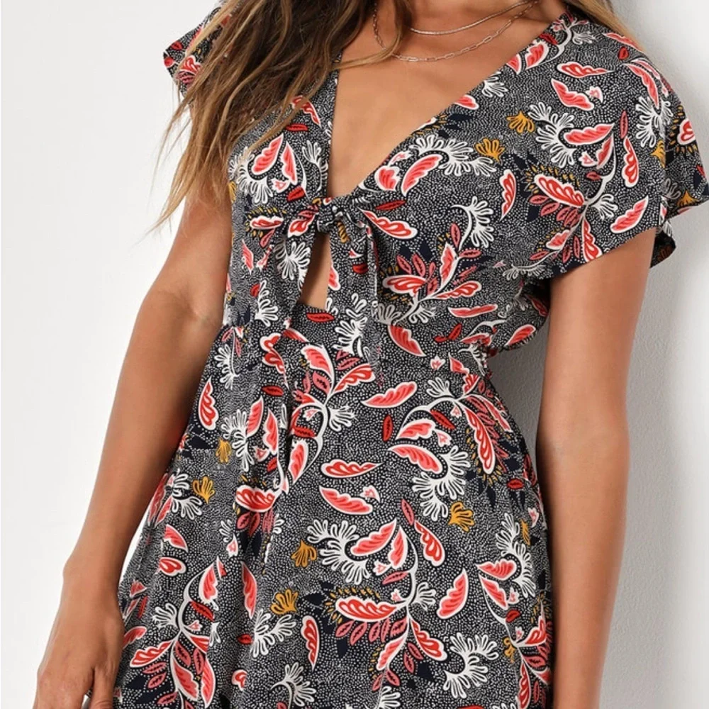 Lulu's Red and Navy Flowy Romper - Picture 2 of 9